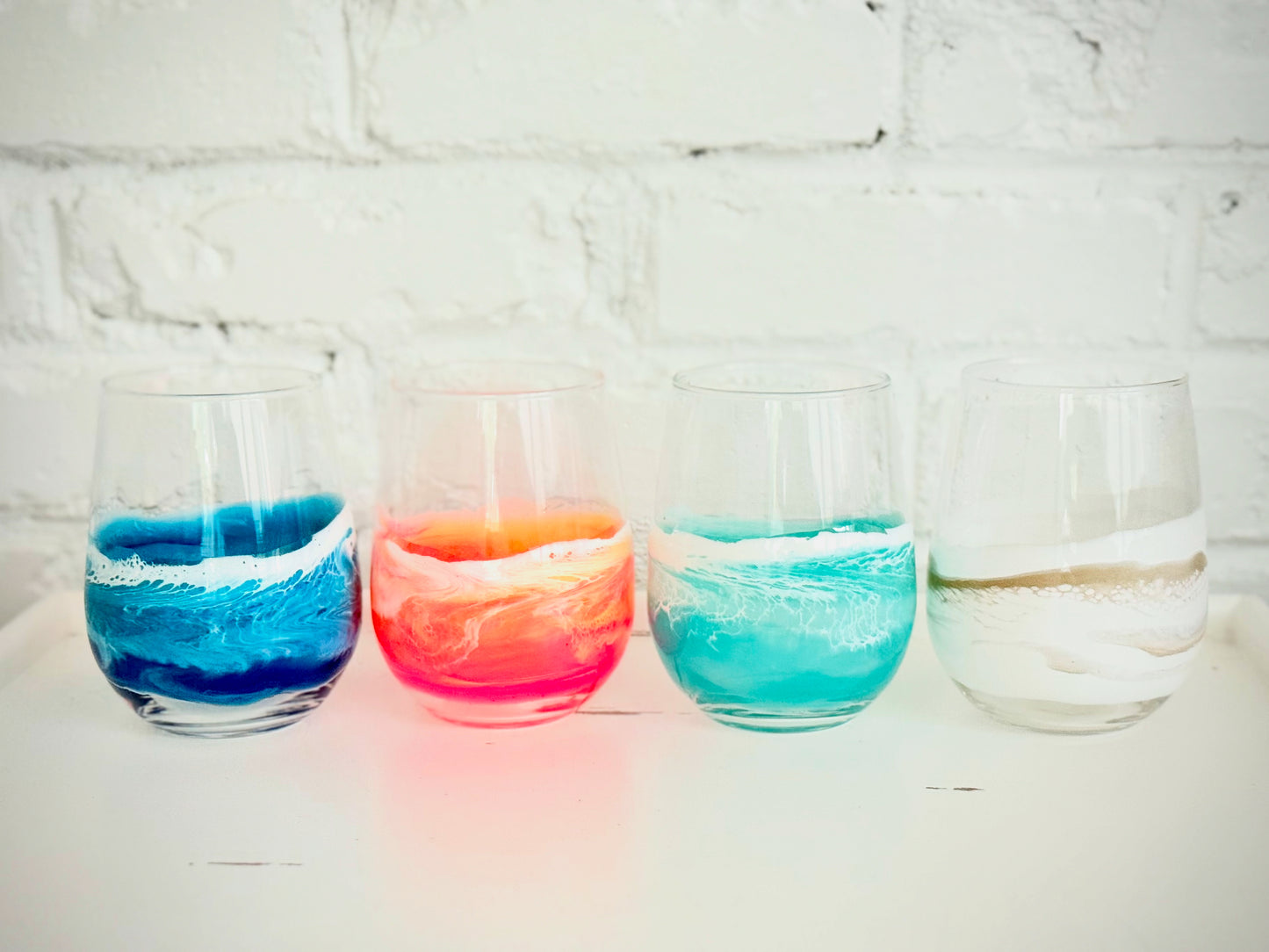 Resin Stemless Wine Glass: White and Gold Beach Design - 17oz