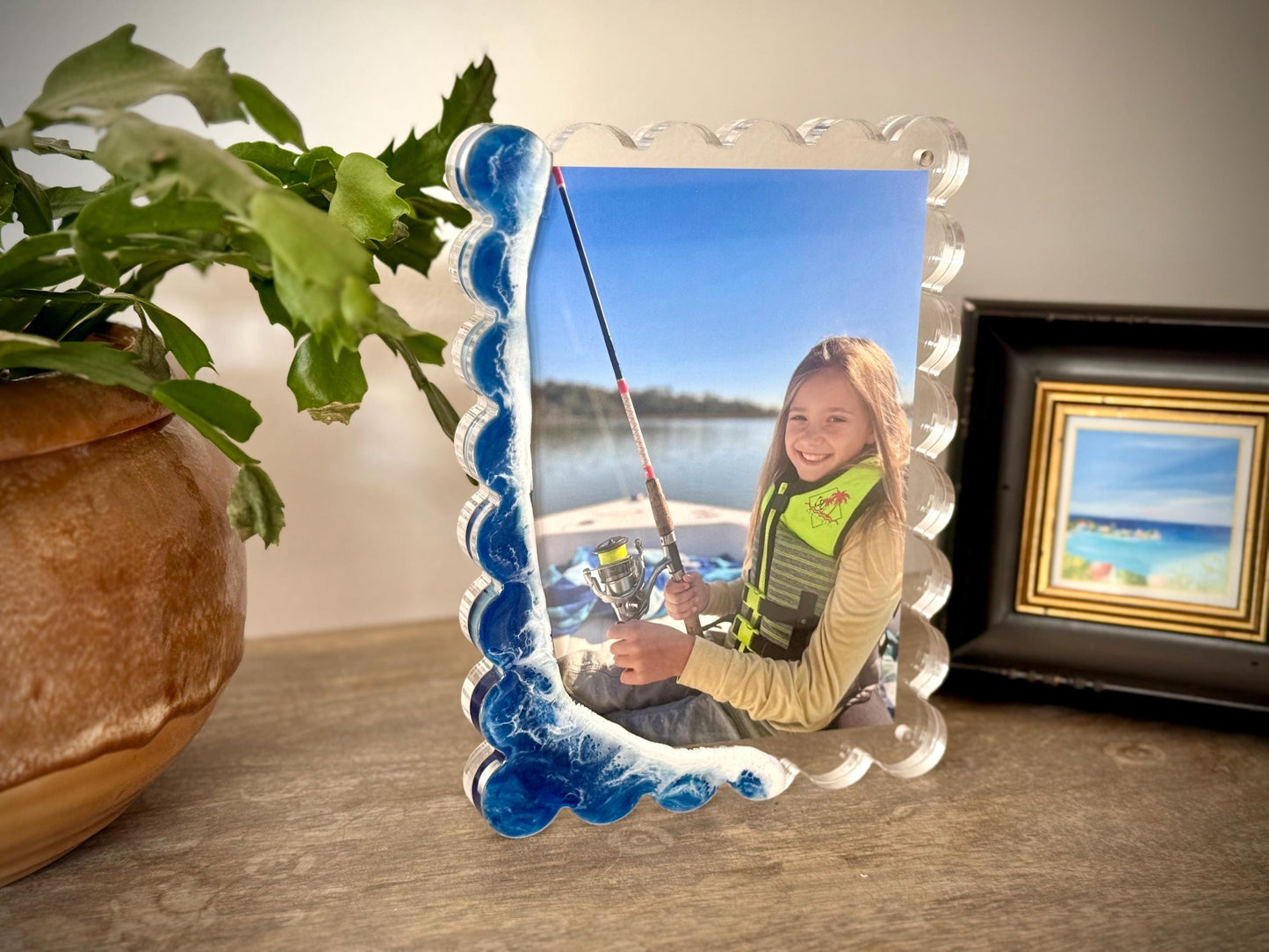 Acrylic Magnetic Frame 5x7 Scallop Edge