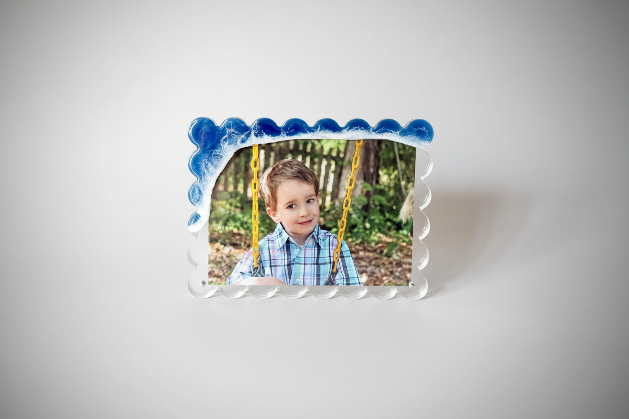 Acrylic Magnetic Frame 5x7 Scallop Edge